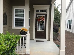 6356 Rockpoint Ln, Hoschton, GA 30548