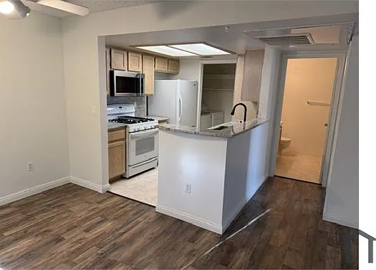 2 bed, 1002 sqft, $1,800 — Photo 2