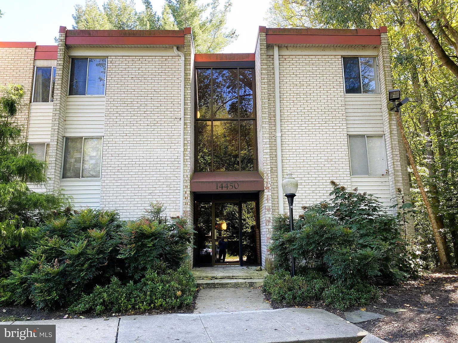 1 bed, 1.0 bath, 828 sqft, $2,000 — Photo 1