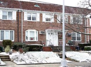 7516 Utopia Pkwy, Flushing, NY 11366