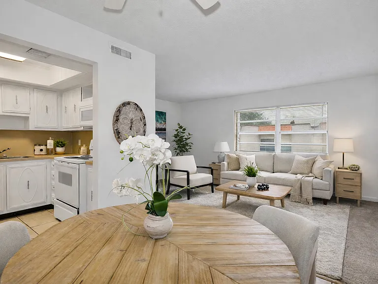 Briar Hill Apartments — Photo 7