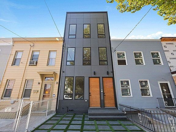 3rd image of 111 Broadway