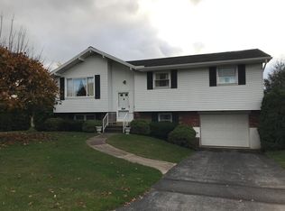506 Bickel Dr, Hamburg, PA