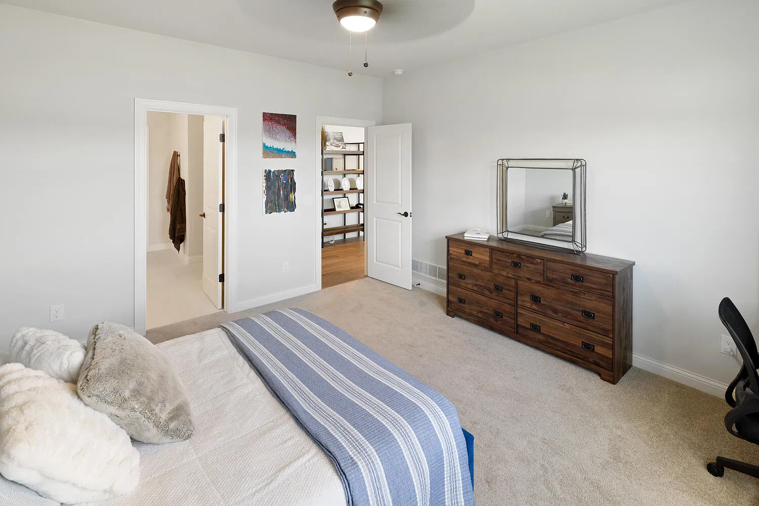 4 bed, 2702 sqft, $4,000 — Photo 2