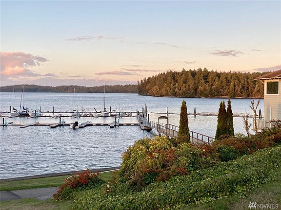 5th image of 2447 Island Dr NW