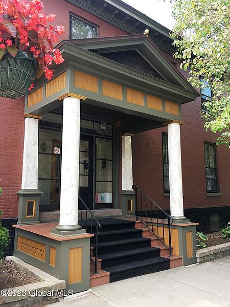 4th image of 95 Front Street