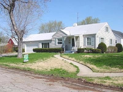 1st image of 921 N Lawn Ave