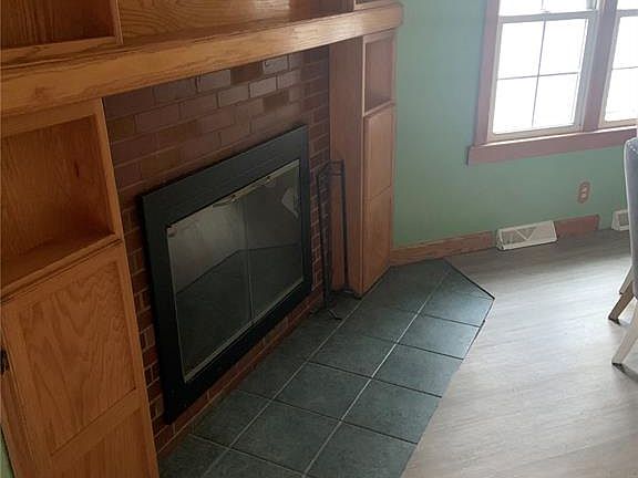 5th image of 606 Monroe St