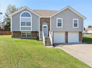 520 Wells Cir, Odessa, MO 64076