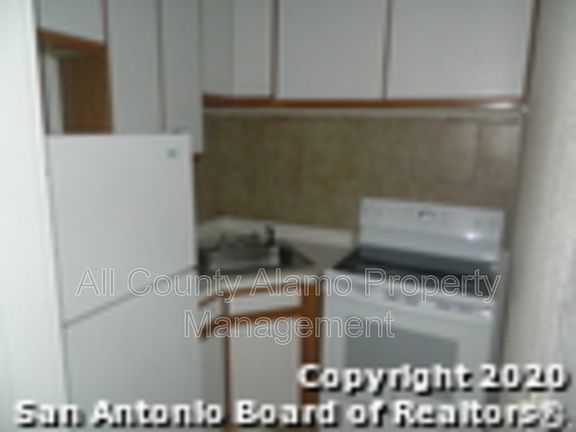 4th image of 410 E Evergreen St APT B