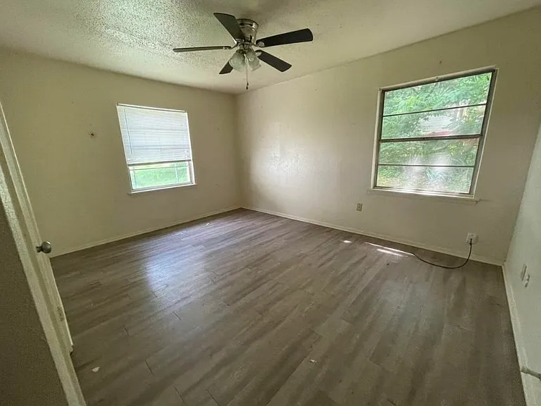 1437 S Rusk St — Photo 12