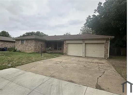 704 Clebud Dr — Photo 1
