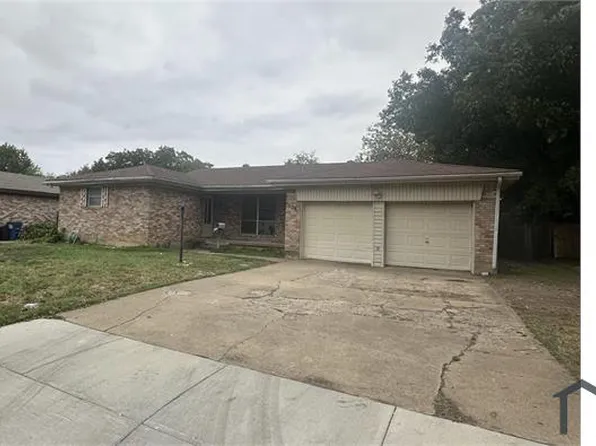 704 Clebud Dr, Euless, TX 76040