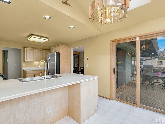 5th image of 418 174th Pl NE