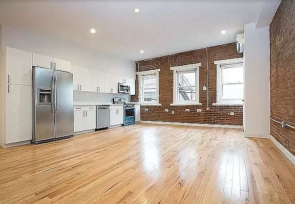 2nd image of 75 Bowery #3AA