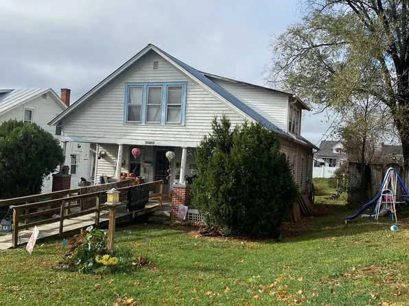 118 Pine St, Petersburg, WV 26847