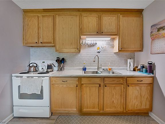 4th image of 18065 Hillcrest Dr