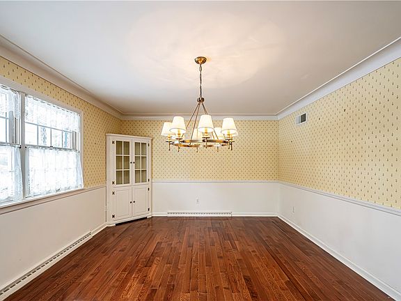 4th image of 654 Oakhill Ln