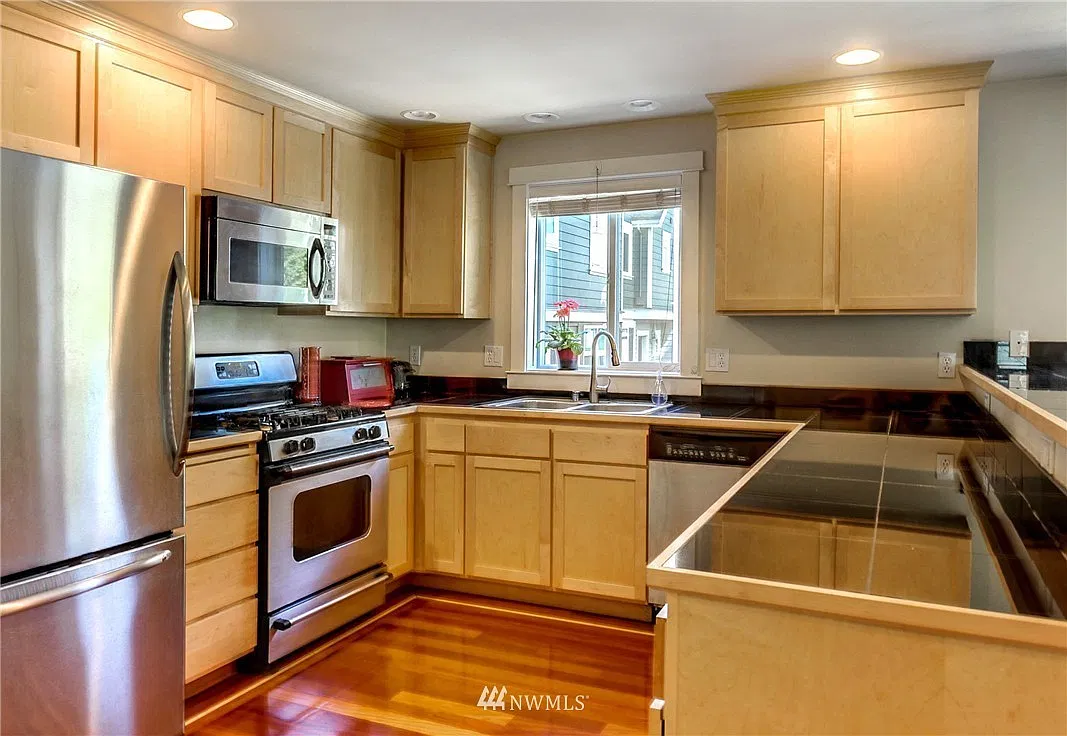 3 bed, 1470 sqft, $3,850 — Photo 3