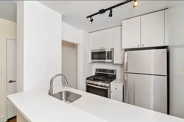 Rented by REAL New York | media 17