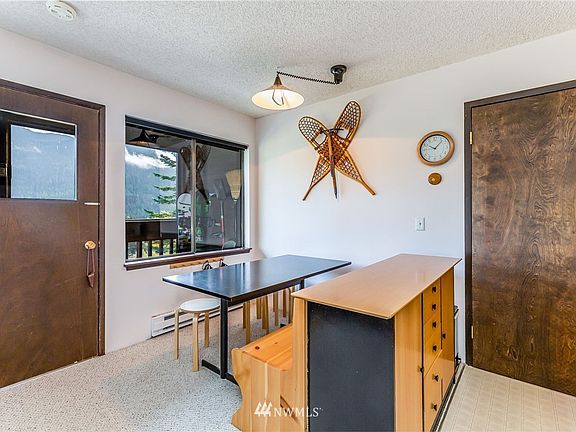 5th image of 223 E Hyak Dr