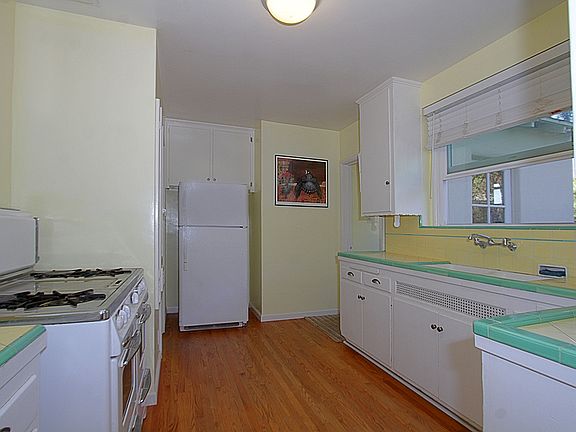 4th image of 3319 Fair Oaks Ave