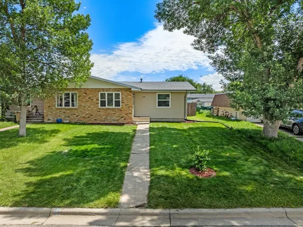2026 Skyline Dr, Minot, ND 58703