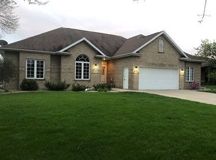 49 Olde Paltzer Ln, Appleton, WI 54913