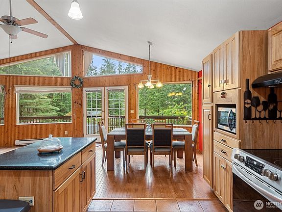 4th image of 110 N Lakeway Drive S