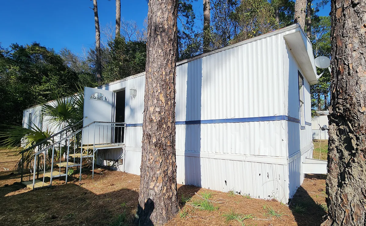 Building Photo - 923 Mercedes St #15