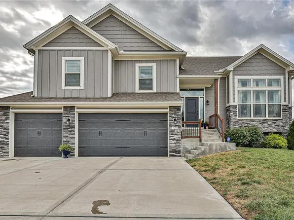 720 W Solomon Dr, Lees Summit, MO 64086