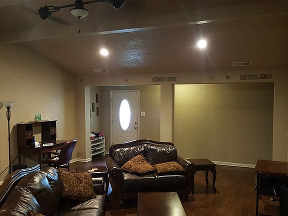 2nd image of 2809 Sherwood Dr