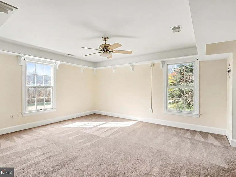 1215 Heritage Hills Dr — Photo 31