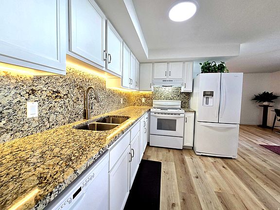 4th image of 850 S Donner Way APT 300
