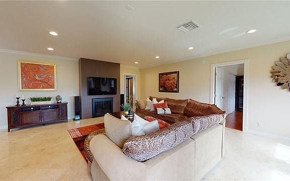 5th image of 6427 Golden West Ave