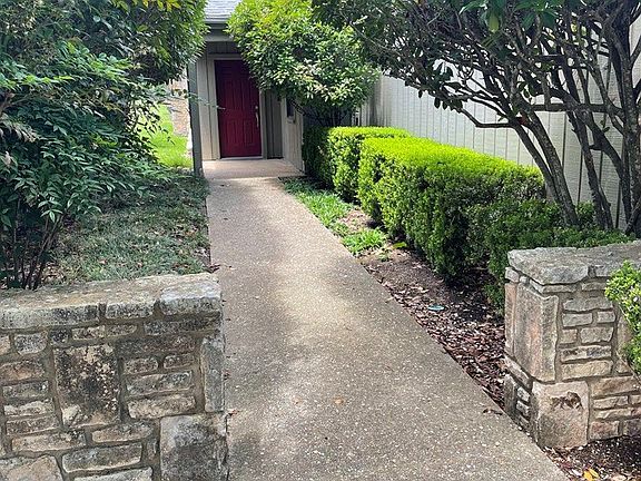 5th image of 380 Englewood Dr