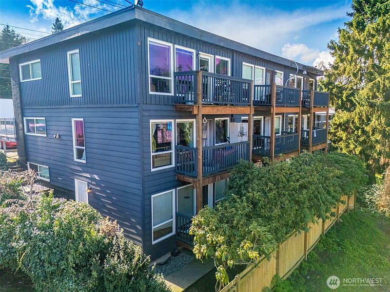 3rd image of 840 W Nickerson Street