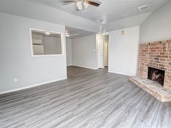 2nd image of 10029 Emerald Creek Dr