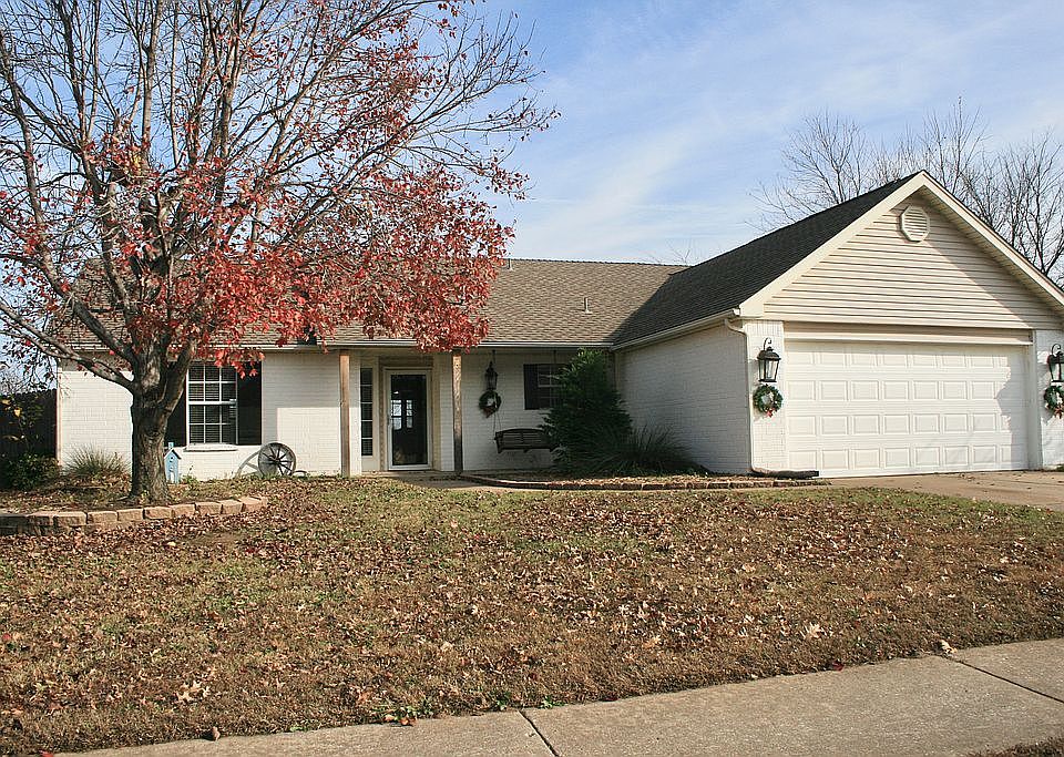 Unique Farmhouse in Jenks!
