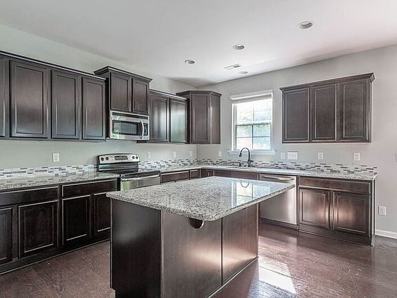 5th image of 506 Applecross Dr