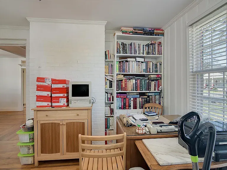 1004 Murphy St — Photo 13