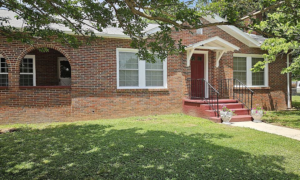 1st image of 203 Bennett St