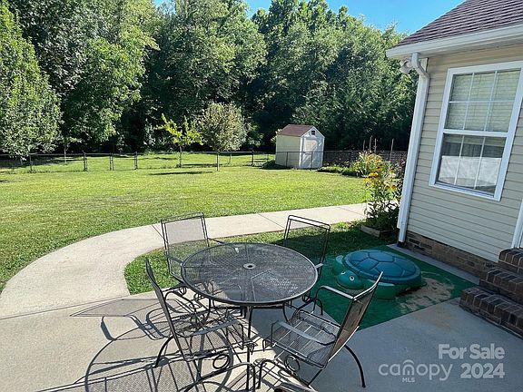 5th image of 500 Willowbrook Dr
