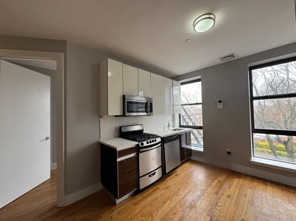 365 Tompkins Avenue image 7 of 17