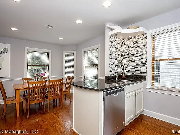 1308 Hampton Rd — Photo 6