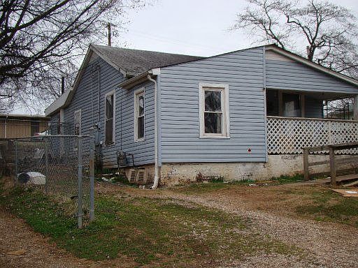 2nd image of 807 Belleaire Ave