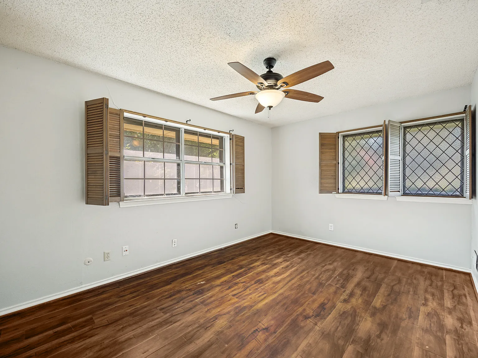 3 bed, 2.5 bath, 2274 sqft, $3,200 — Photo 3