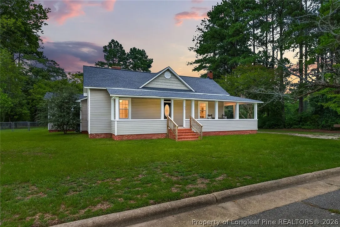 3 bed, 2.0 bath, 1844 sqft, $1,900 — Photo 1