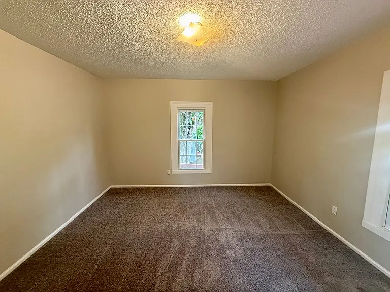 413 Everett St — Photo 6