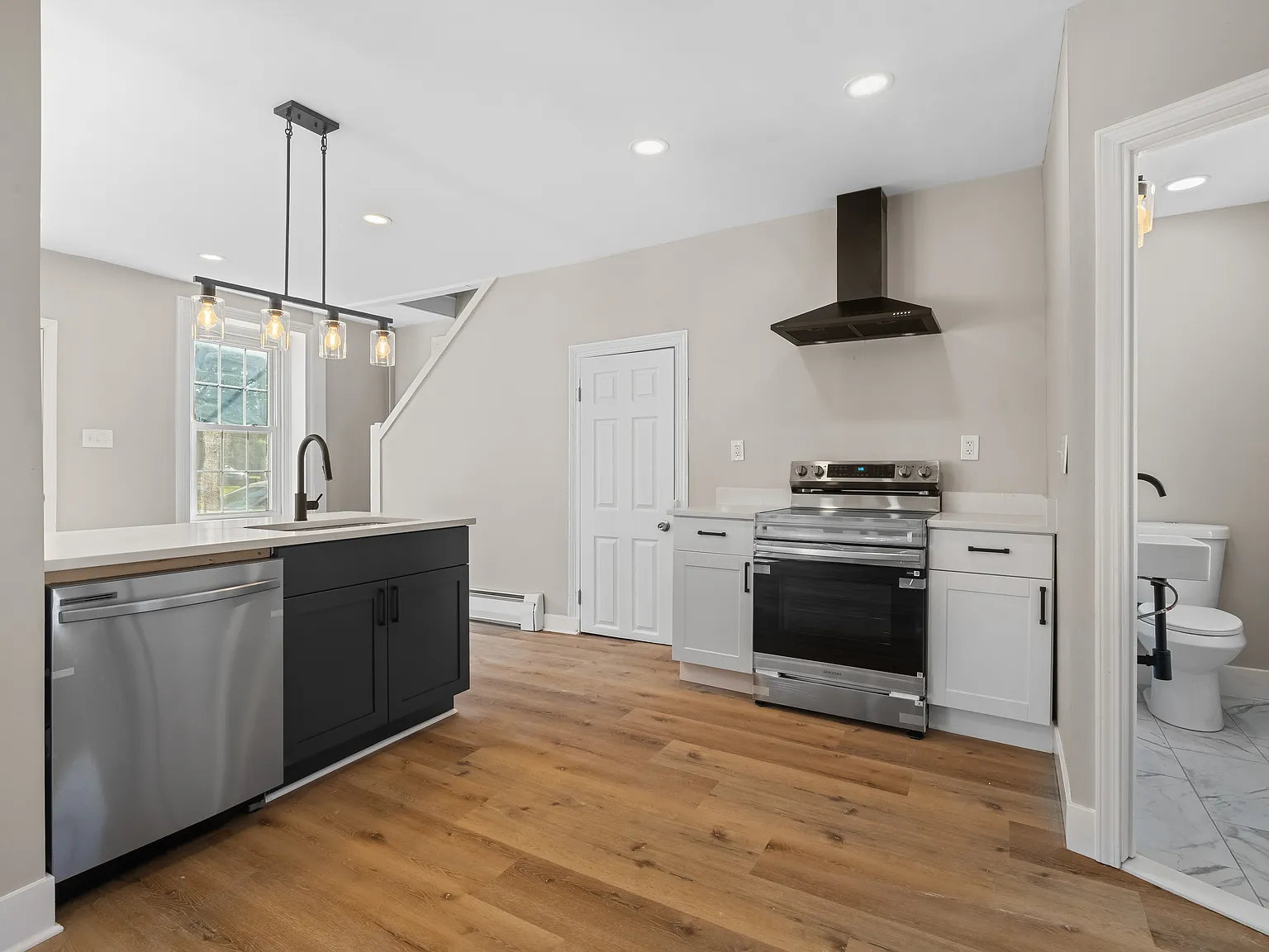 3 bed, 1.5 bath, 1440 sqft, $2,250 — Photo 3